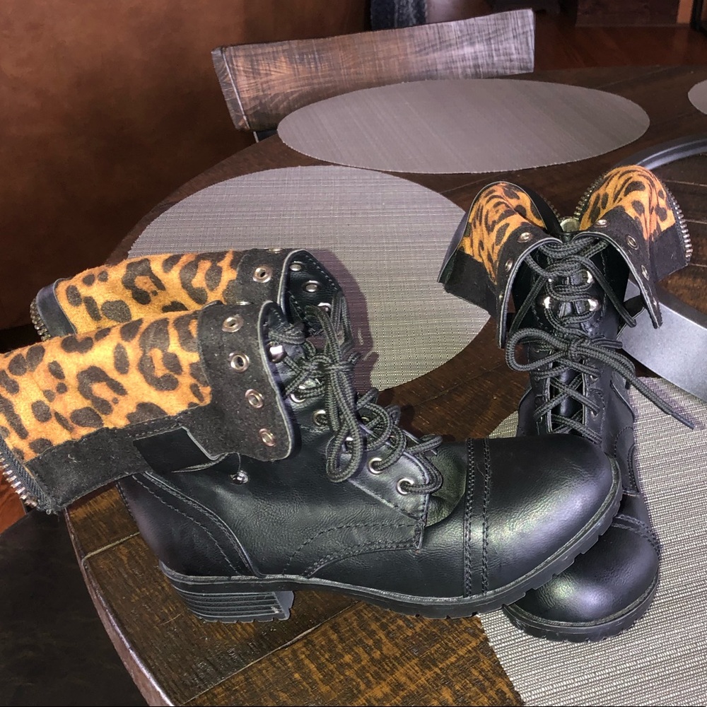 Women’s combat boots Sz 7